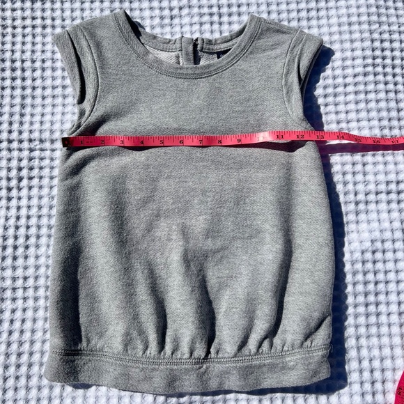 Scoop-neck, Sleeveless Top with Cuffed Hem and Back Zipper - Picture 11 of 15